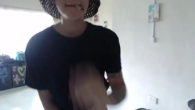 AlinaWoolf_ webcam