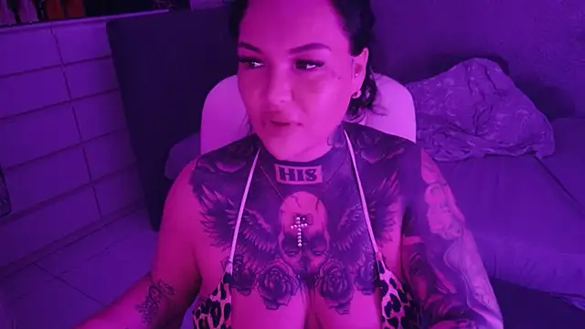 _MelinaCurves_ webcam