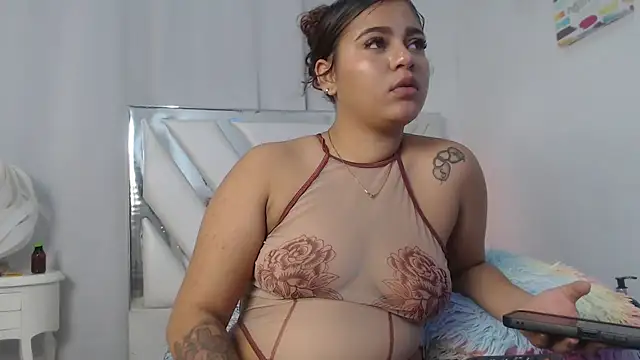AlannaHarper webcam