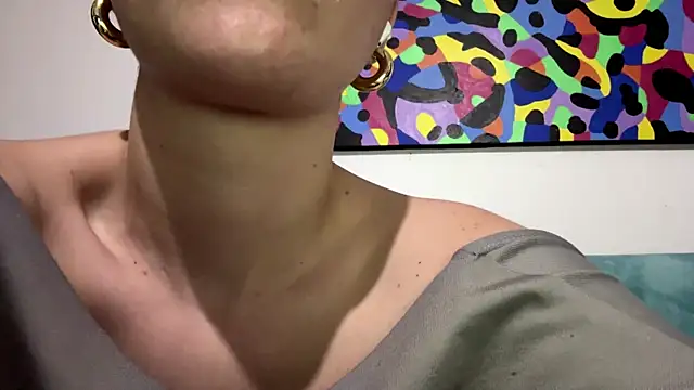 MarisaKomar webcam