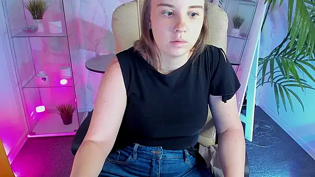 Lika_0ne live cam on StripChat