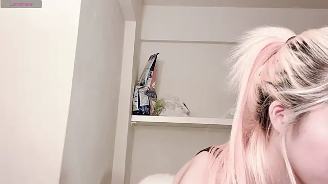 jiajia_0902 (F young) - 小粉抽插 一字馬不准動 聽水聲 看粉穴一線白虎 ><