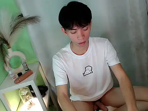 sycat69 (M young) - LOVENSE is on, CUMSHOW round 2