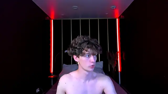 LukeSweet live cam on StripChat