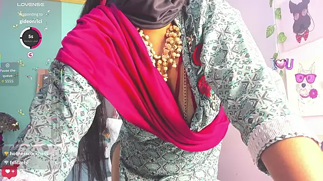 Iniya_Parul live cam on StripChat