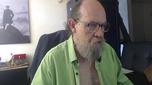 Uncle_Hottie live cam on StripChat