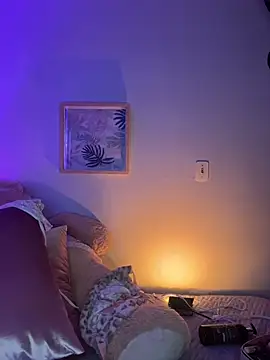Taylor__0 live cam on StripChat
