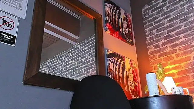 Daniel_huge22 live cam on StripChat