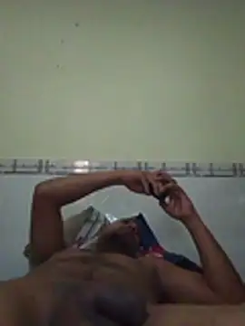 Giovann14 live cam on StripChat