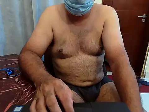 BiSexualBear live cam on StripChat