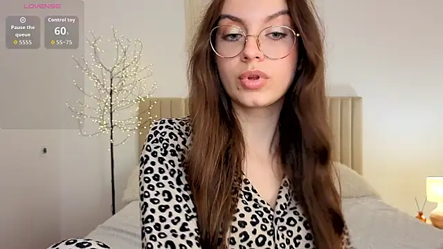 Real_cutie1 webcam