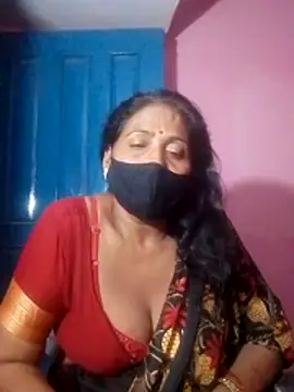 YAMUNA_033 live cam on StripChat