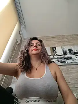 Latiinvenushot live cam on StripChat