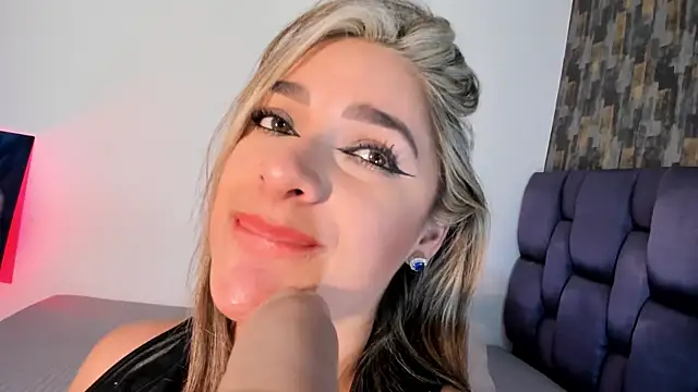 NicoleDiior webcam