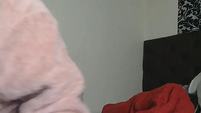 sluttylaura21 webcam