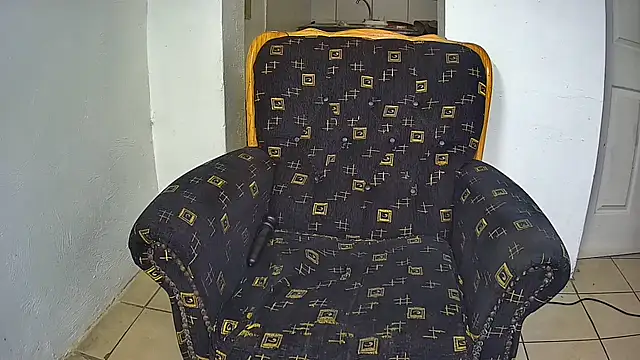 GoldenPussyXOXO webcam