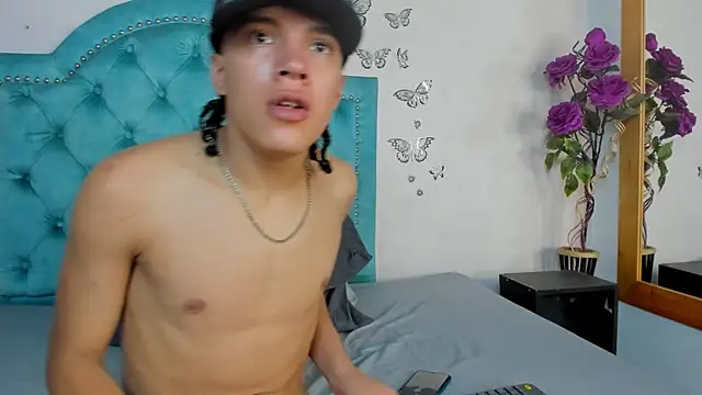Charlie_Latino webcam
