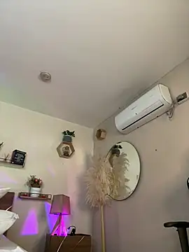 YariRose webcam