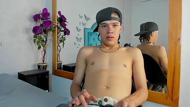 Charlie_Latino webcam