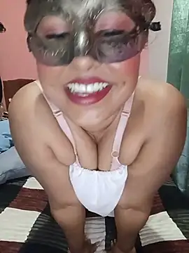 Maskedcurves Live Webcam on Stripchat