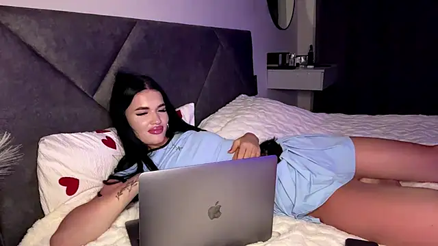 KarieEgge live cam on StripChat