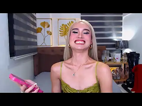 JuicyCockThea webcam