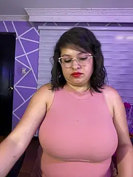 MiiaaJoness webcam