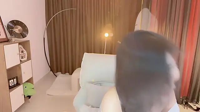 Vaidurya-Yolo live cam on StripChat