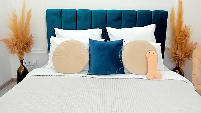 VirginOlly webcam
