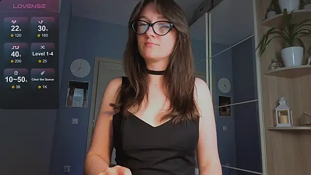 GoldenCrystall live cam on StripChat