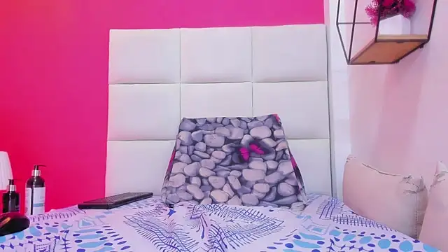 Katecurvy_hot69 webcam