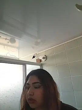 CurvyLolaX webcam