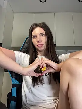 CurlyLara live sex cam