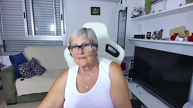 Selenna57 live cam on StripChat