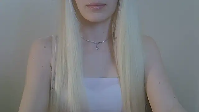 ViraVrema live cam on StripChat