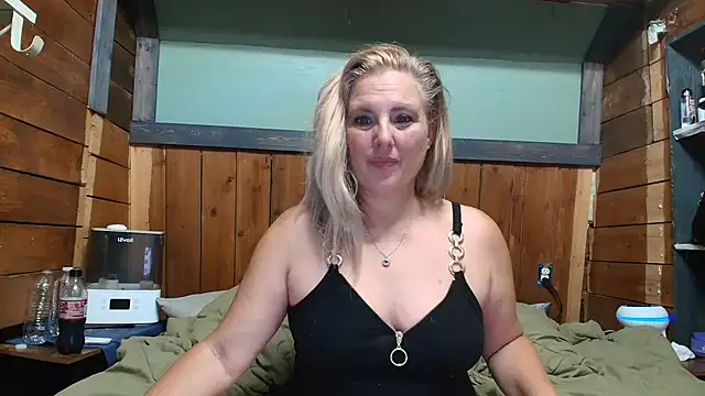 lisaxlovexxx live cam on StripChat