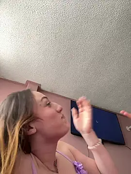 Valery_Salmons webcam