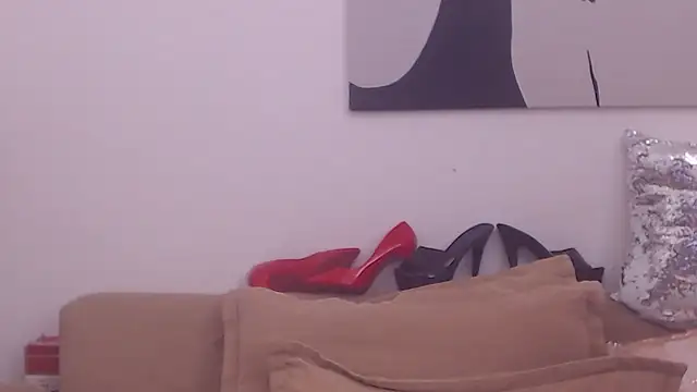 RebeccaNoble live cam on StripChat