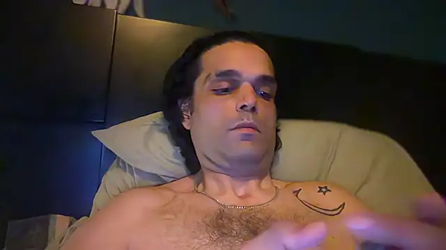 icebergslim281 live cam on StripChat