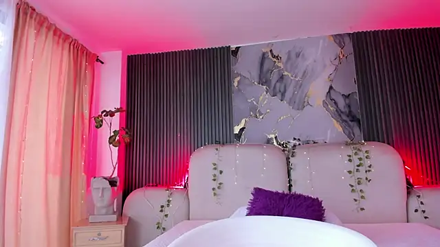 CarolineFyre webcam