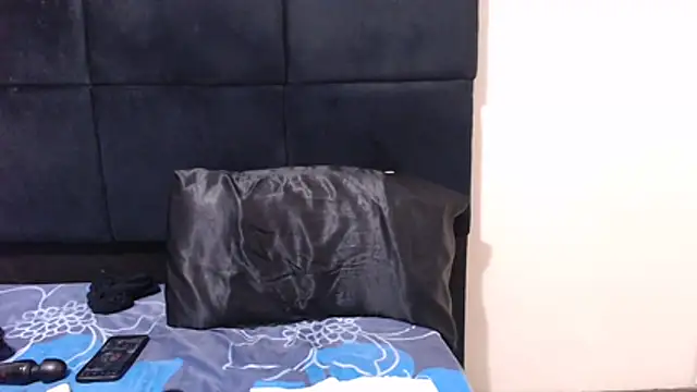 SweetHotBabby18 webcam
