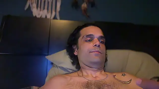 icebergslim281 live cam on StripChat