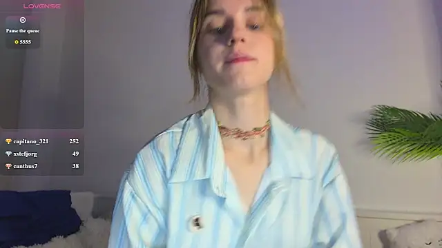 Tessa_Shy_