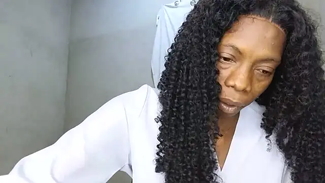 nzanizy (F milf) - Fingers ass