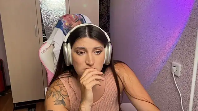 Katrin__kiss live cam on StripChat