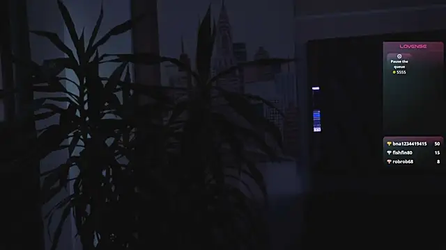 SweetiePie_3 live cam on StripChat