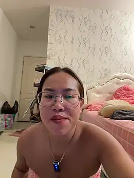 Ponthip live cam on StripChat