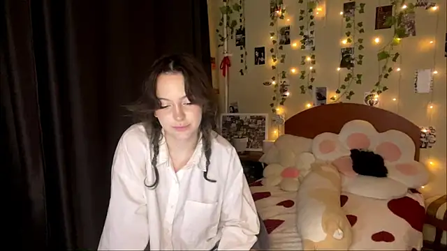 yanashowsy (F teen) - tease my sexy neeples under my bra