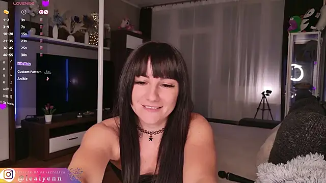 LeaLyenn live cam on StripChat
