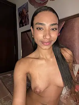 Dark-Luna live cam on StripChat